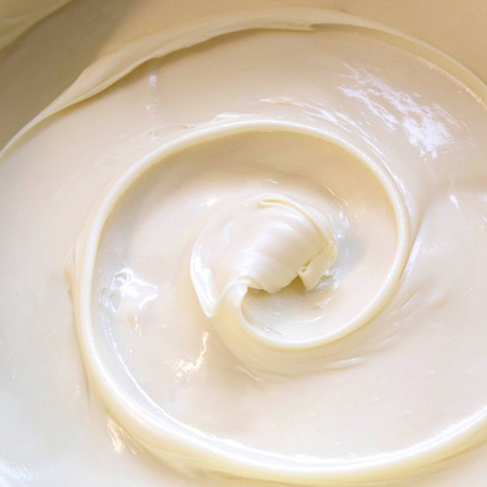 immagine crema spalmabile al cioccolato bianco