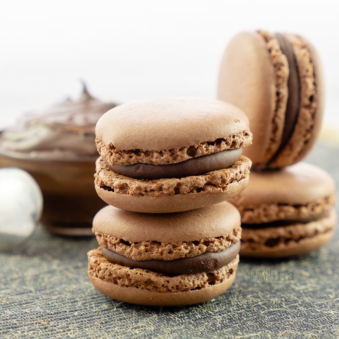 immagine macaron al cioccolato